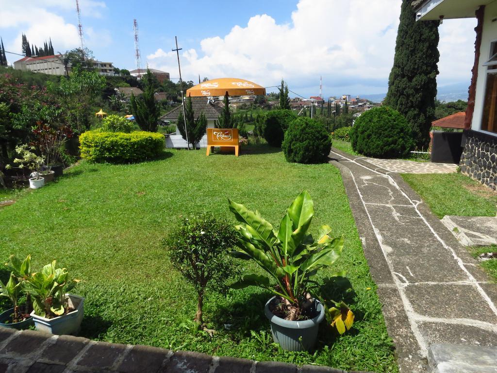 Hotel Selecta Batu  Exterior photo