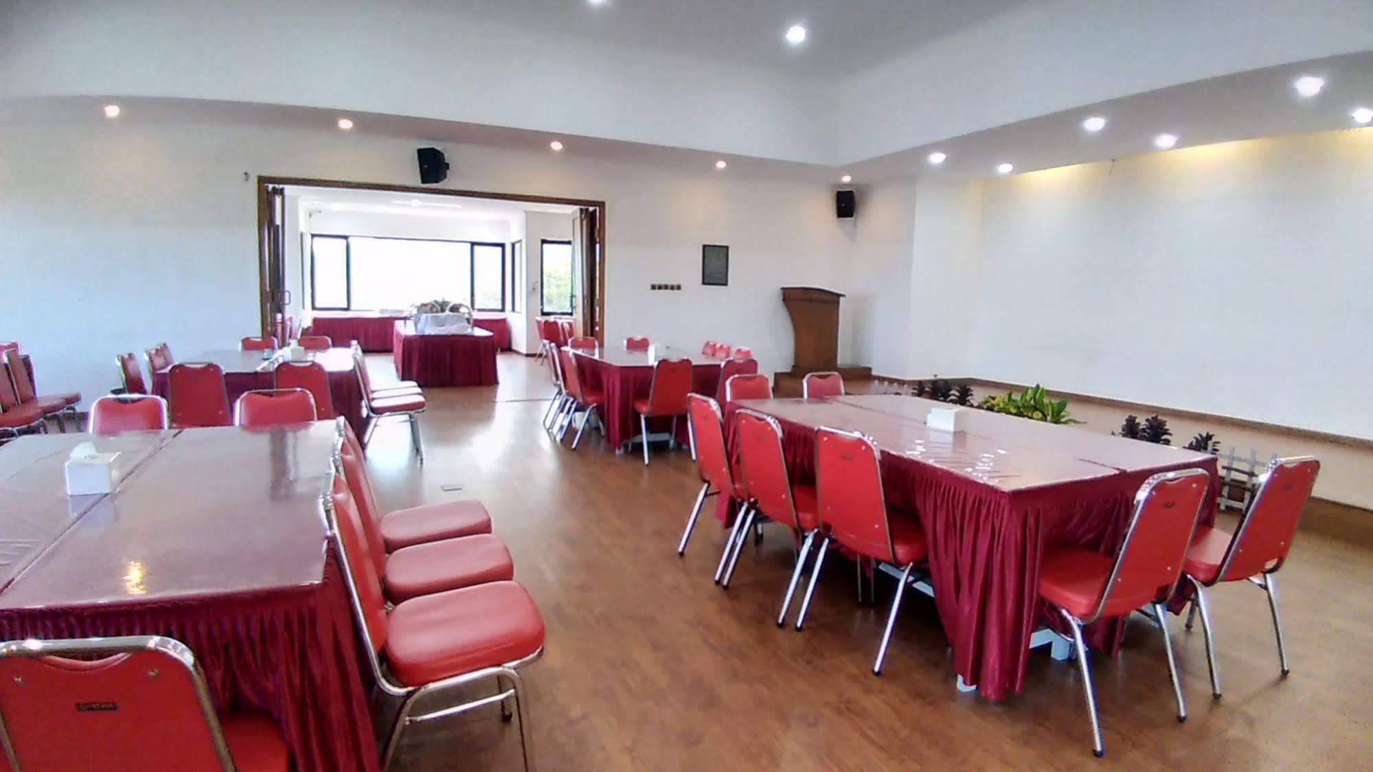 Hotel Selecta Batu  Exterior photo