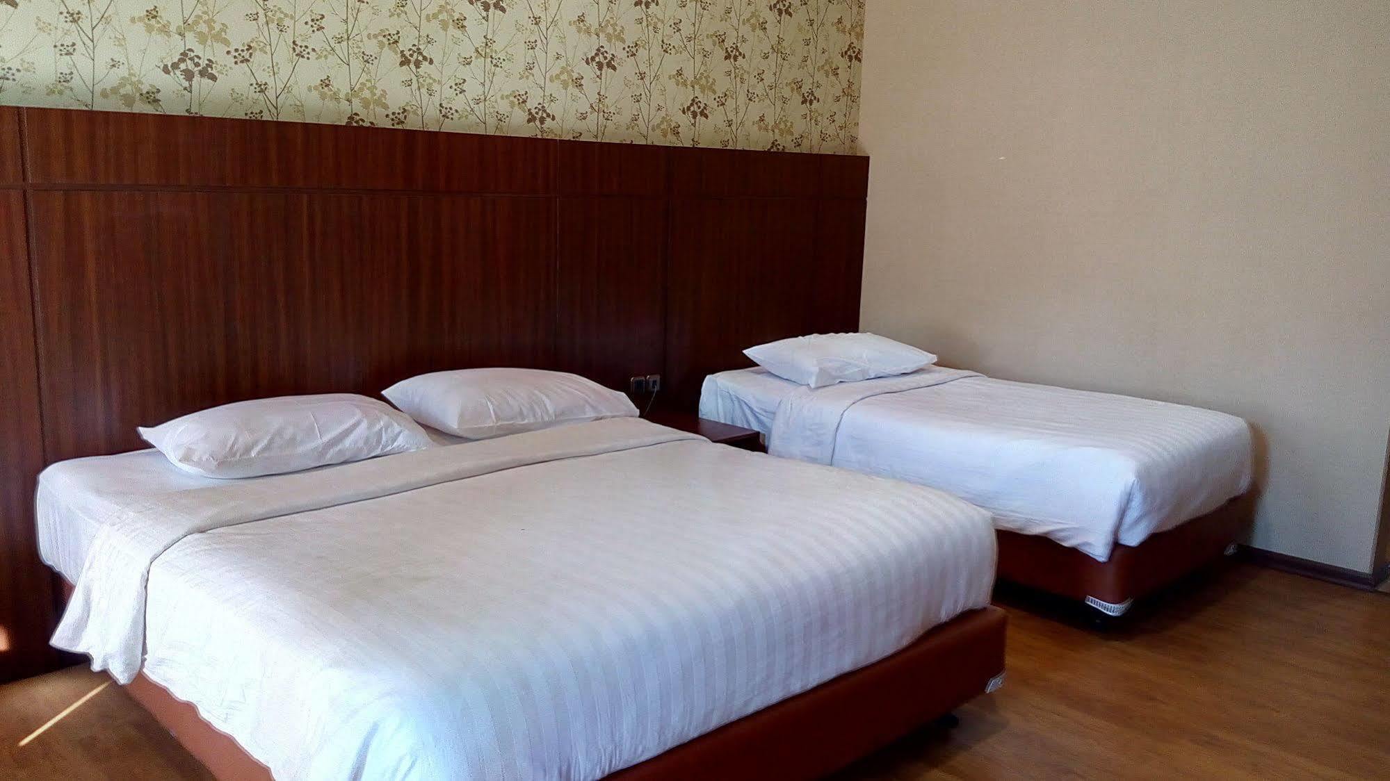 Hotel Selecta Batu  Exterior photo